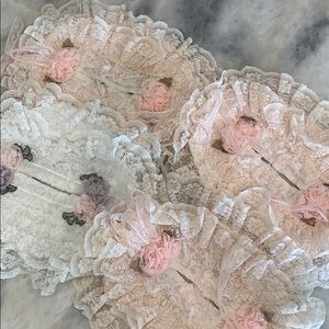 Bundle of 4 vintage lace tissue box holder